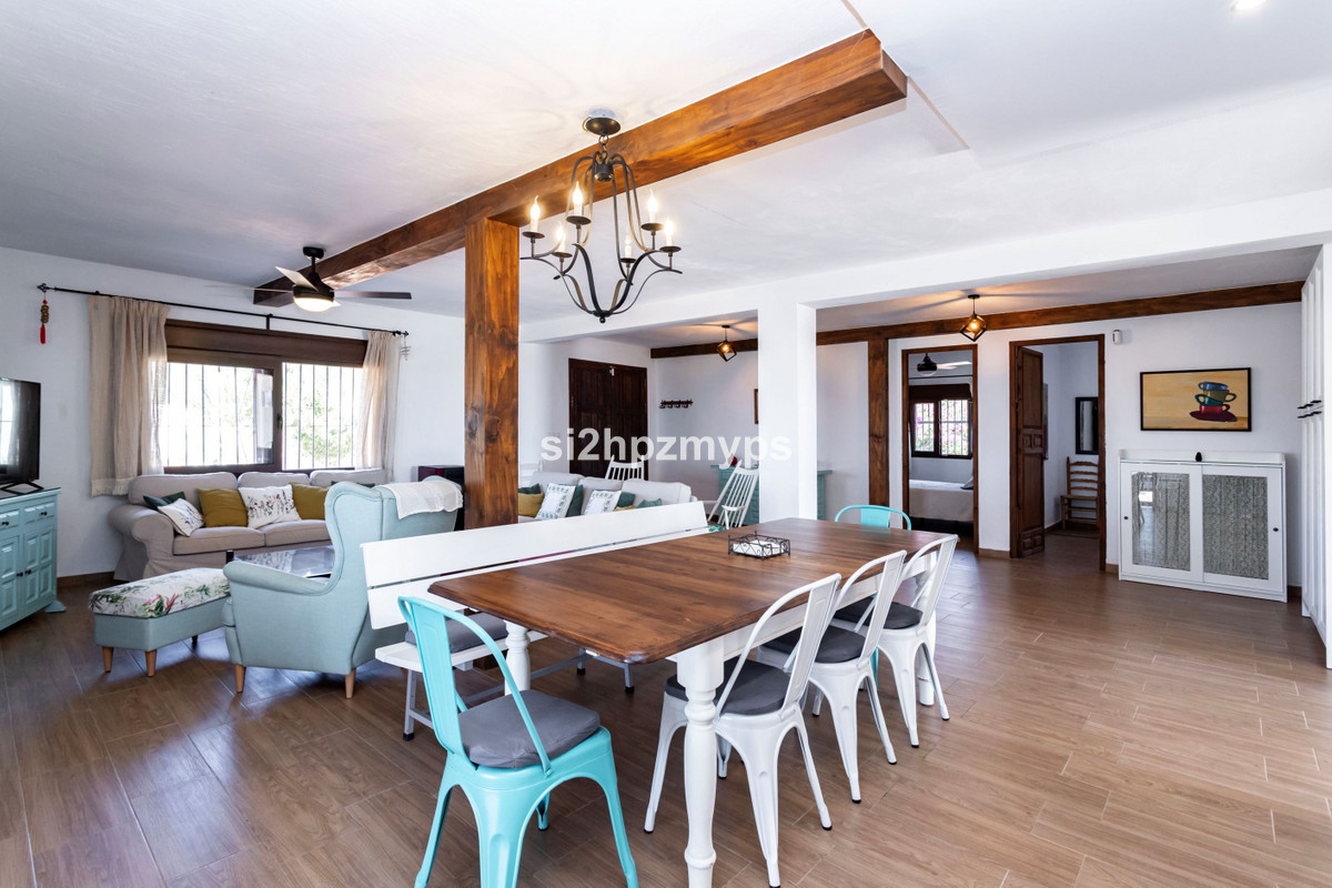 Detached Villa te koop in Almayate | 4 slaapkamers H4942015