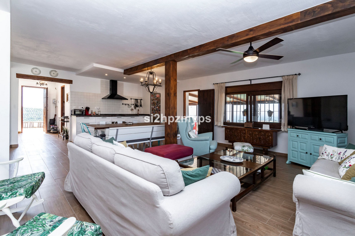 Detached Villa te koop in Almayate | 4 slaapkamers H4942015
