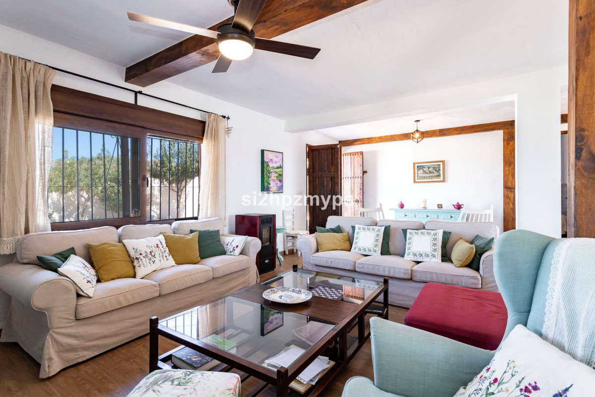 Detached Villa te koop in Almayate | 4 slaapkamers H4942015