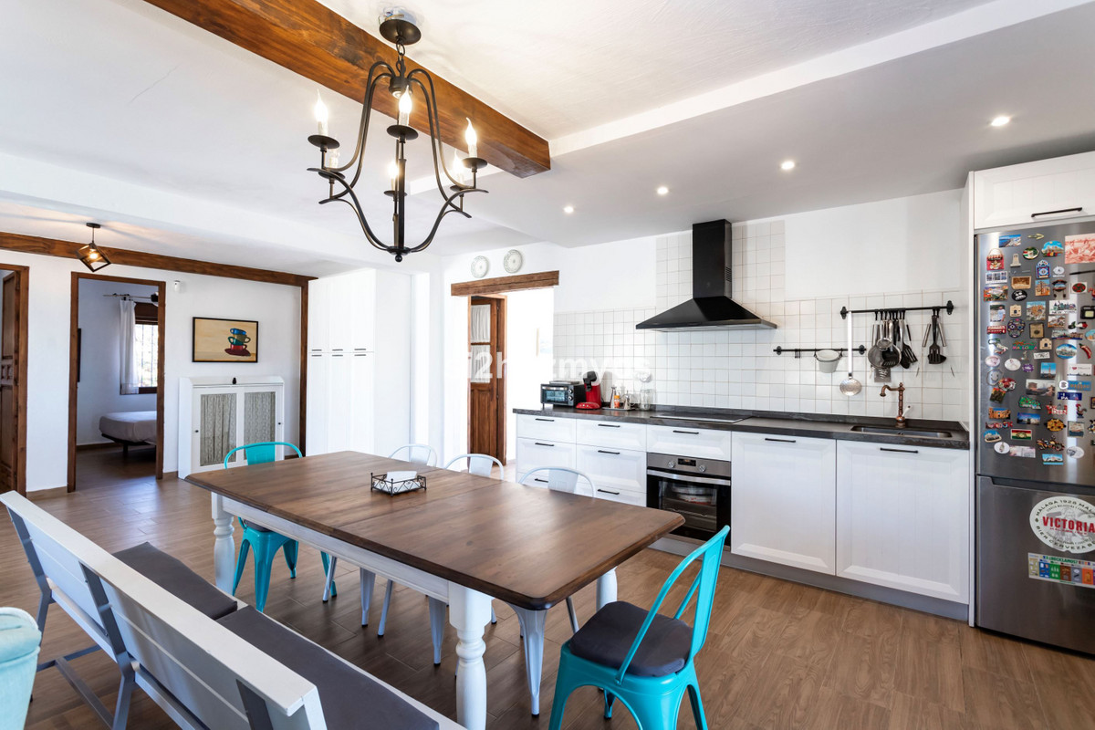 Detached Villa te koop in Almayate | 4 slaapkamers H4942015