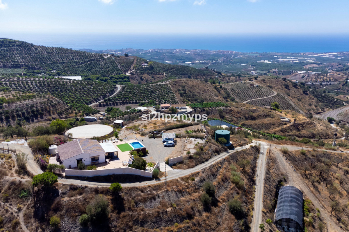 Detached Villa te koop in Almayate | 4 slaapkamers H4942015