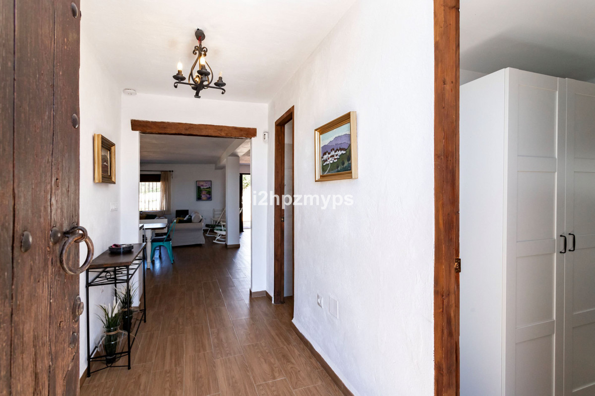 Detached Villa te koop in Almayate | 4 slaapkamers H4942015