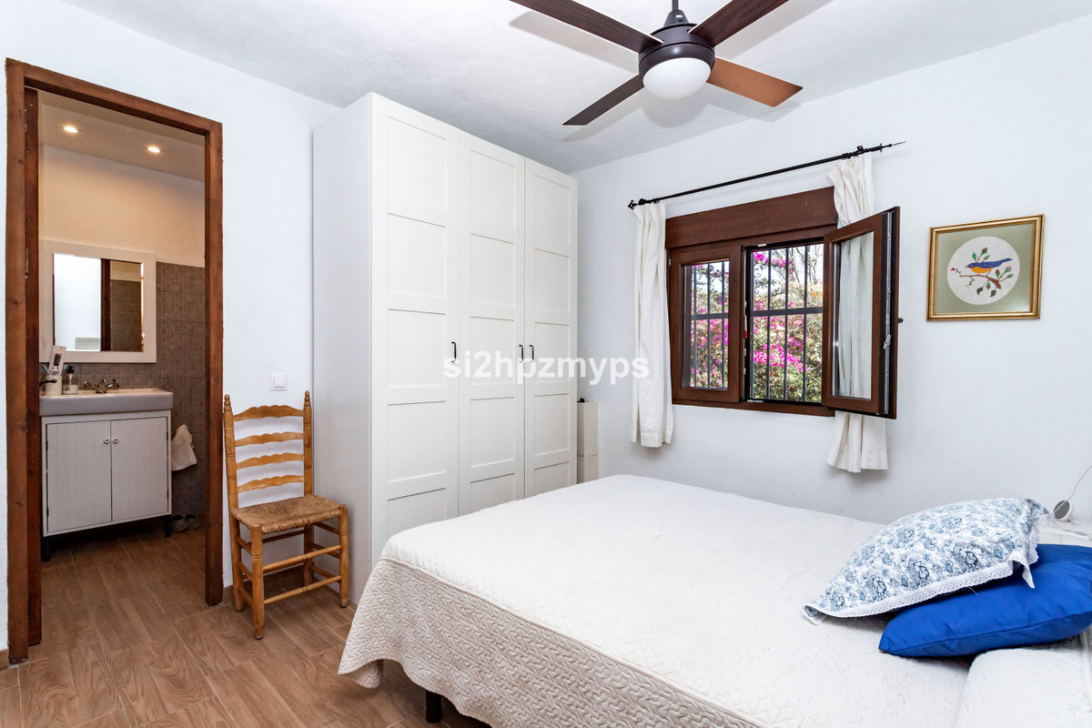 Detached Villa te koop in Almayate | 4 slaapkamers H4942015