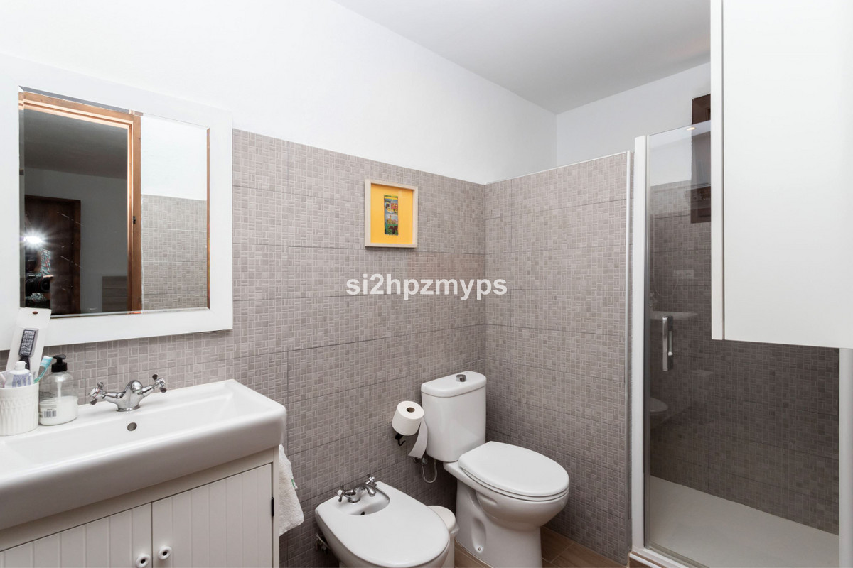 Detached Villa te koop in Almayate | 4 slaapkamers H4942015