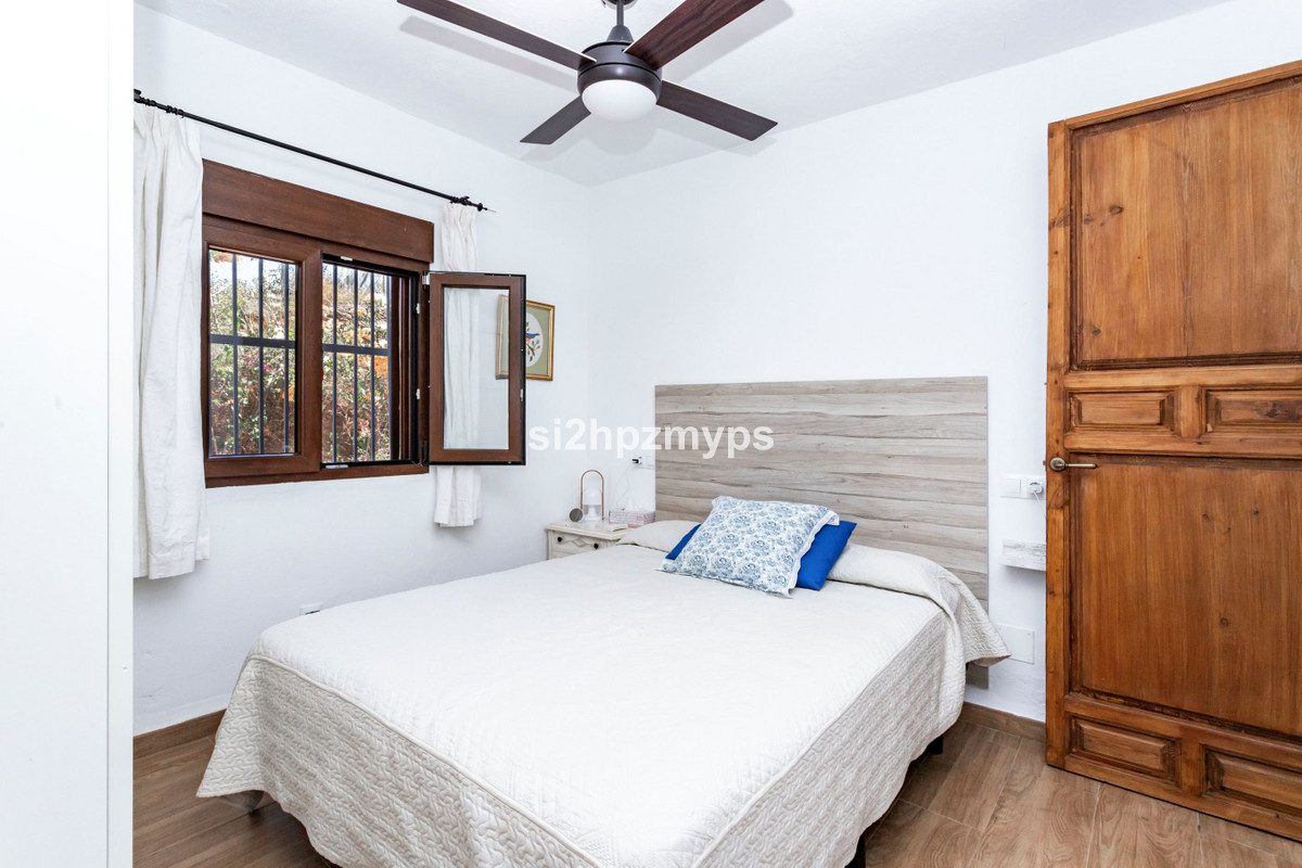 Detached Villa te koop in Almayate | 4 slaapkamers H4942015