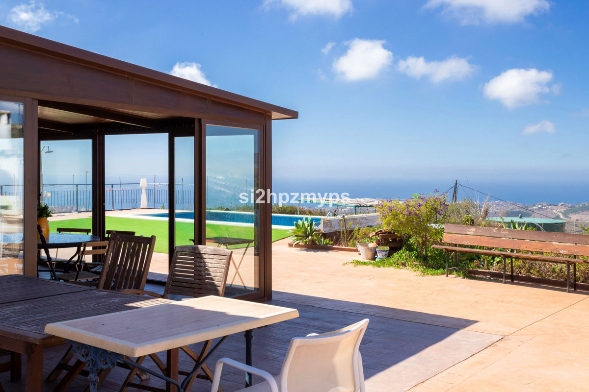 Detached Villa te koop in Almayate | 4 slaapkamers H4942015