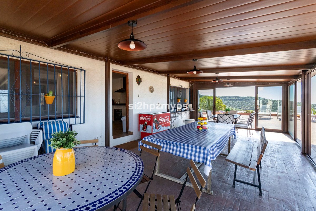 Detached Villa te koop in Almayate | 4 slaapkamers H4942015
