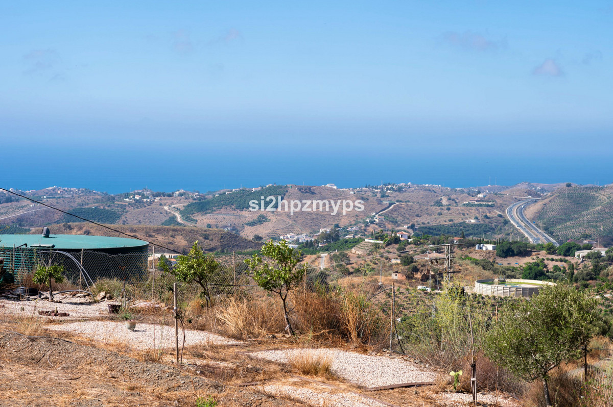 Detached Villa te koop in Almayate | 4 slaapkamers H4942015