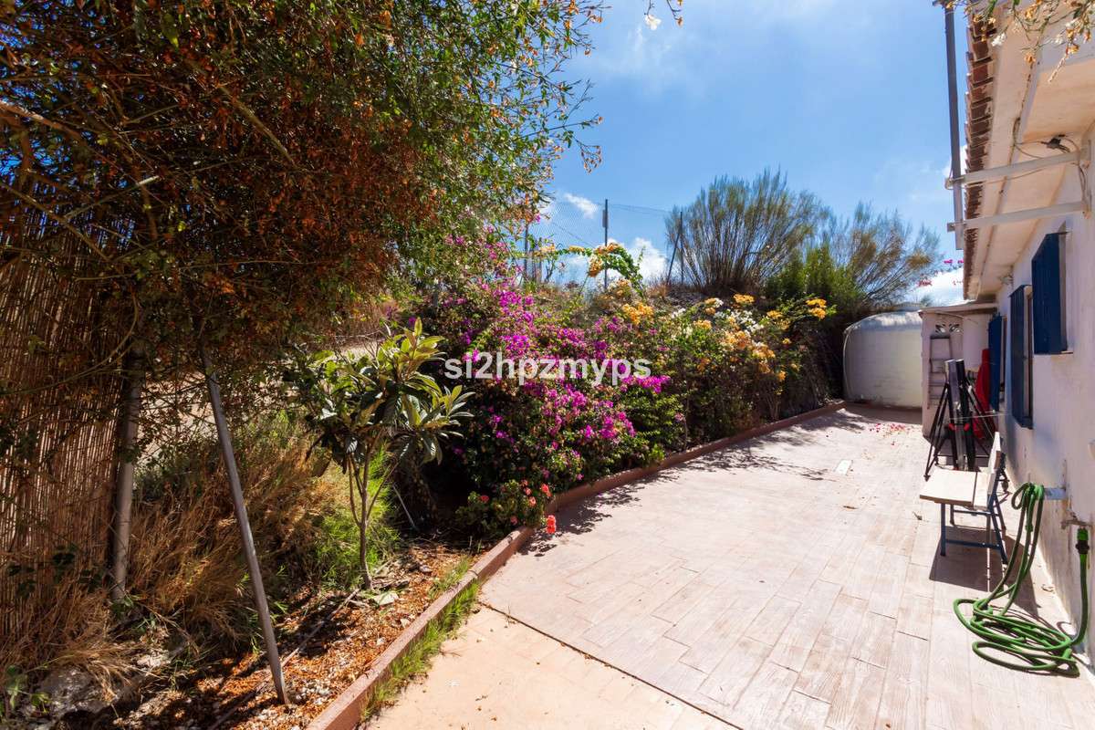 Detached Villa te koop in Almayate | 4 slaapkamers H4942015