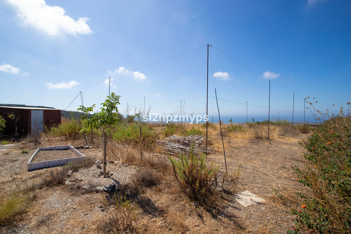 Detached Villa te koop in Almayate | 4 slaapkamers H4942015
