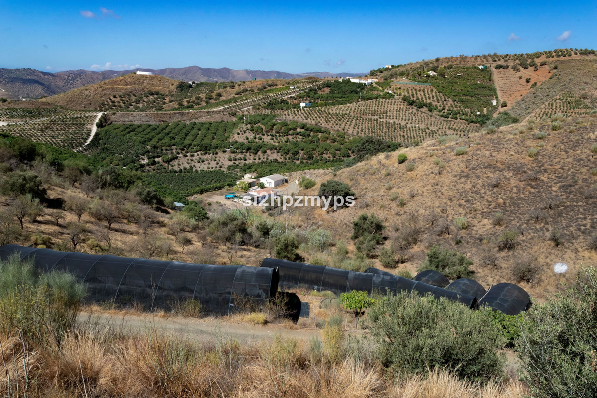 Detached Villa te koop in Almayate | 4 slaapkamers H4942015