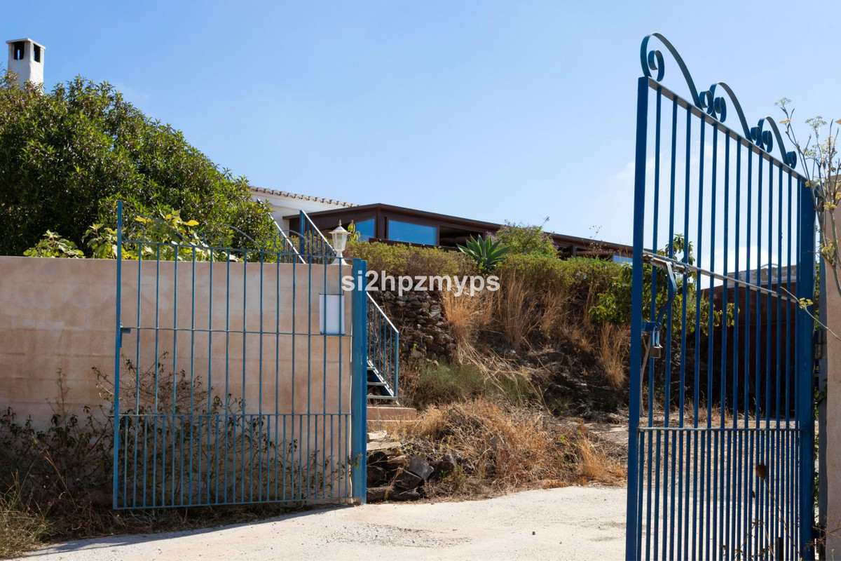 Detached Villa te koop in Almayate | 4 slaapkamers H4942015