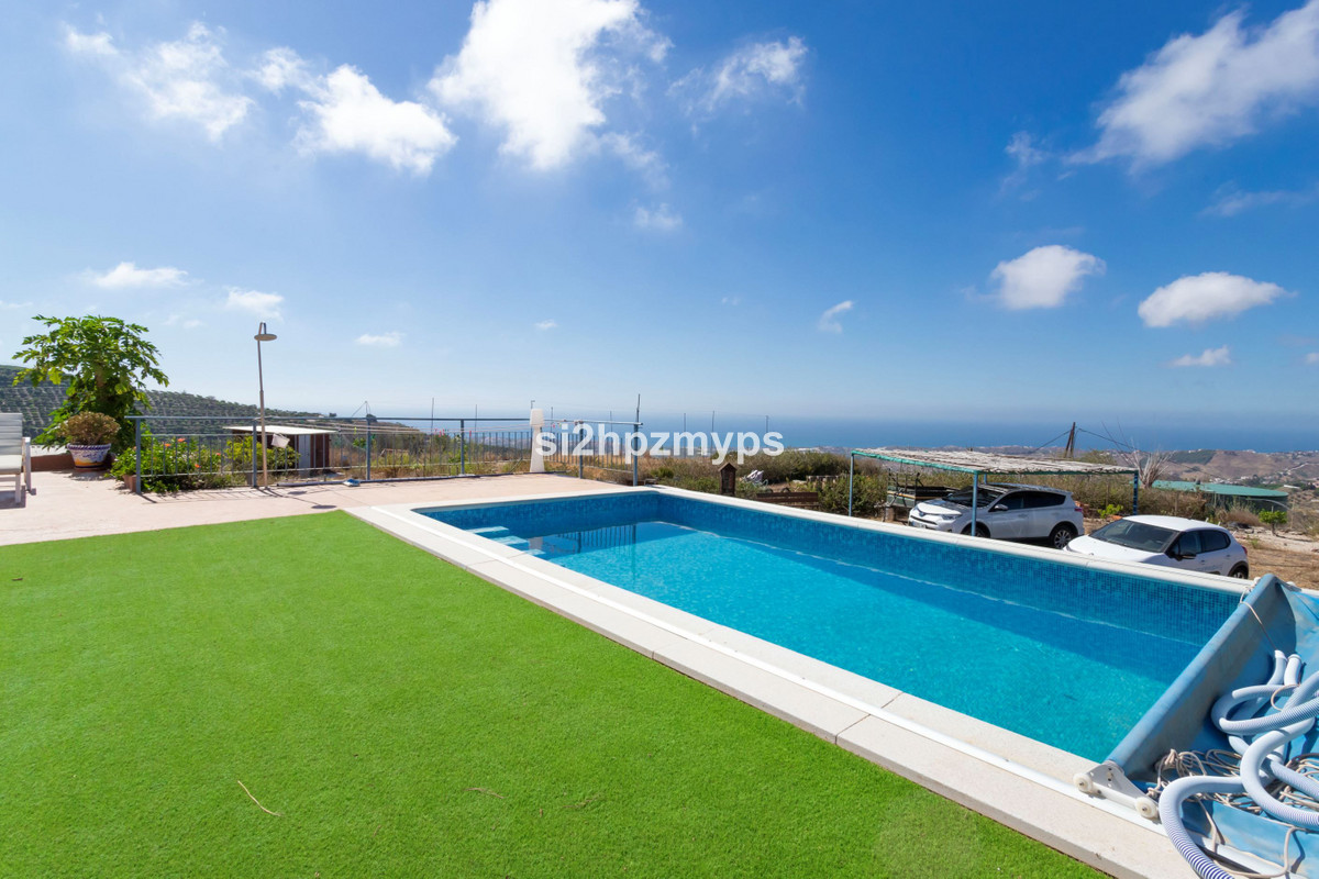 Detached Villa te koop in Almayate | 4 slaapkamers H4942015