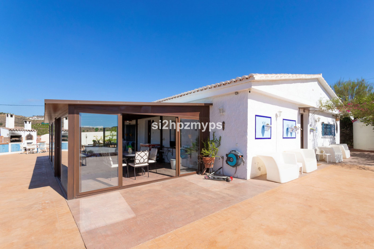 Detached Villa te koop in Almayate | 4 slaapkamers H4942015