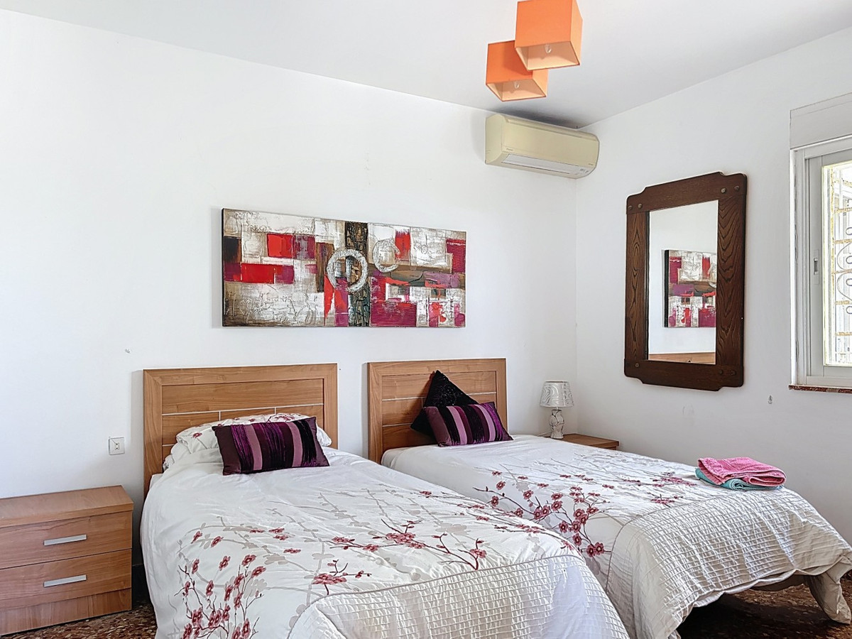 Detached Villa te koop in Almayate | 3 slaapkamers H5004613