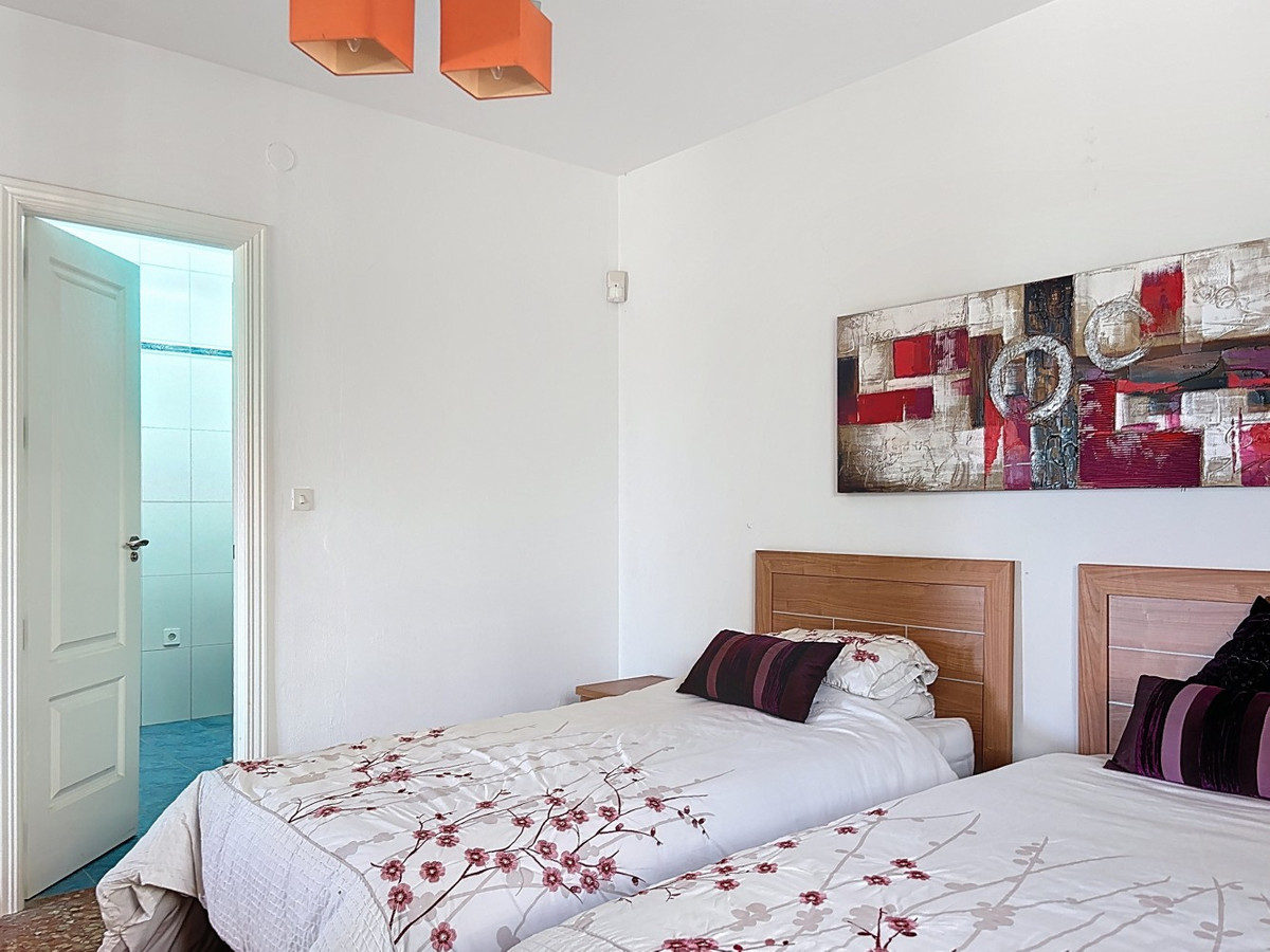 Detached Villa te koop in Almayate | 3 slaapkamers H5004613