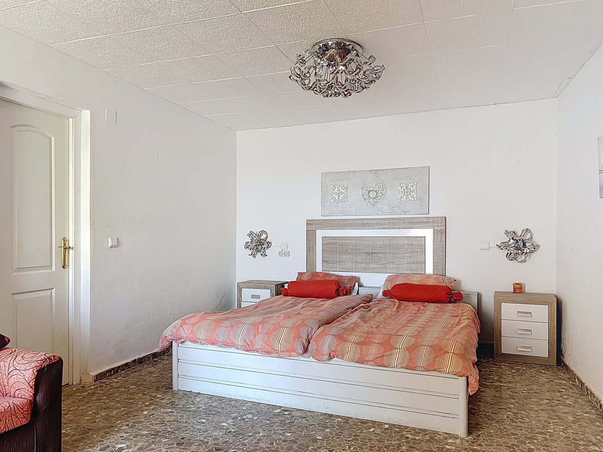 Detached Villa te koop in Almayate | 3 slaapkamers H5004613