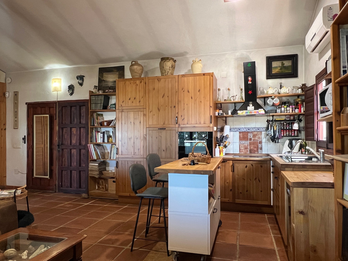 Detached Villa te koop in Almayate | 3 slaapkamers H5042497