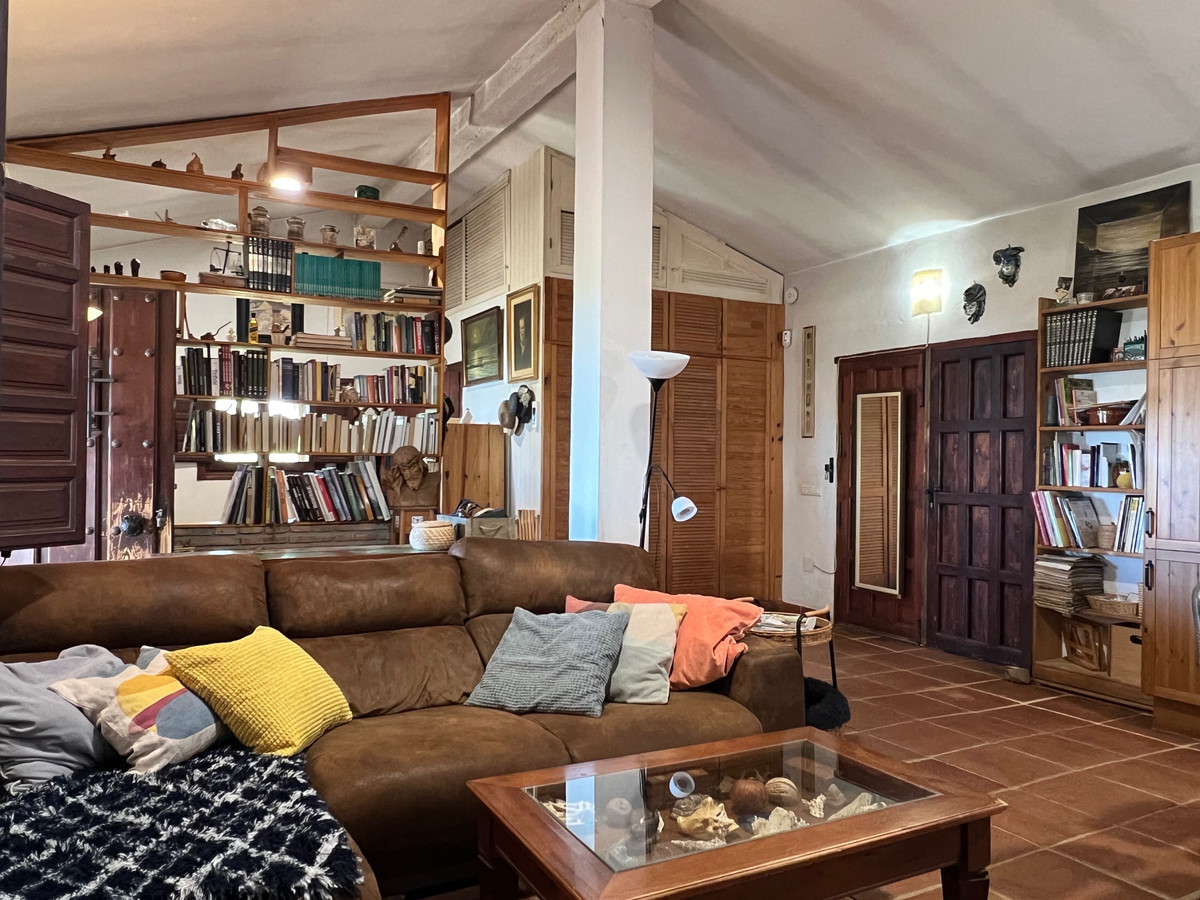 Detached Villa te koop in Almayate | 3 slaapkamers H5042497