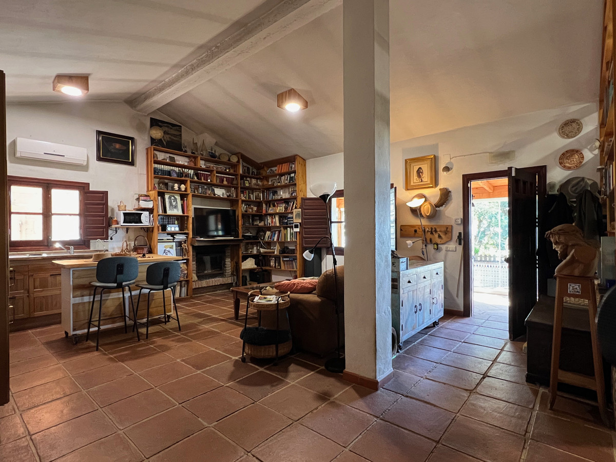 Detached Villa te koop in Almayate | 3 slaapkamers H5042497