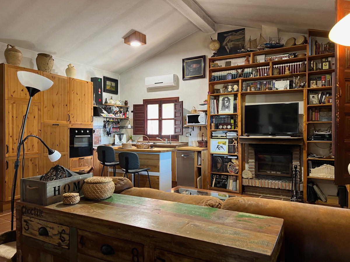 Detached Villa te koop in Almayate | 3 slaapkamers H5042497