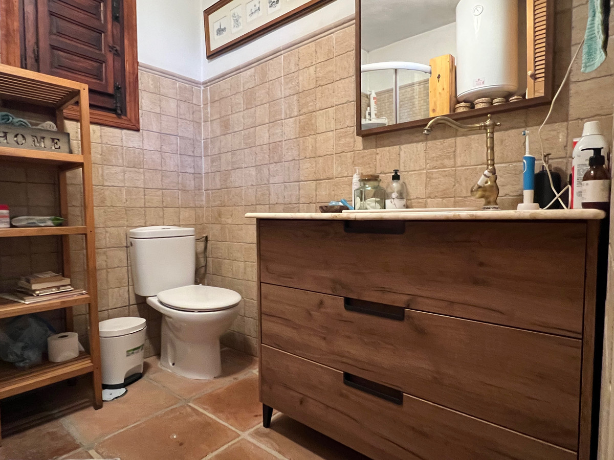 Detached Villa te koop in Almayate | 3 slaapkamers H5042497
