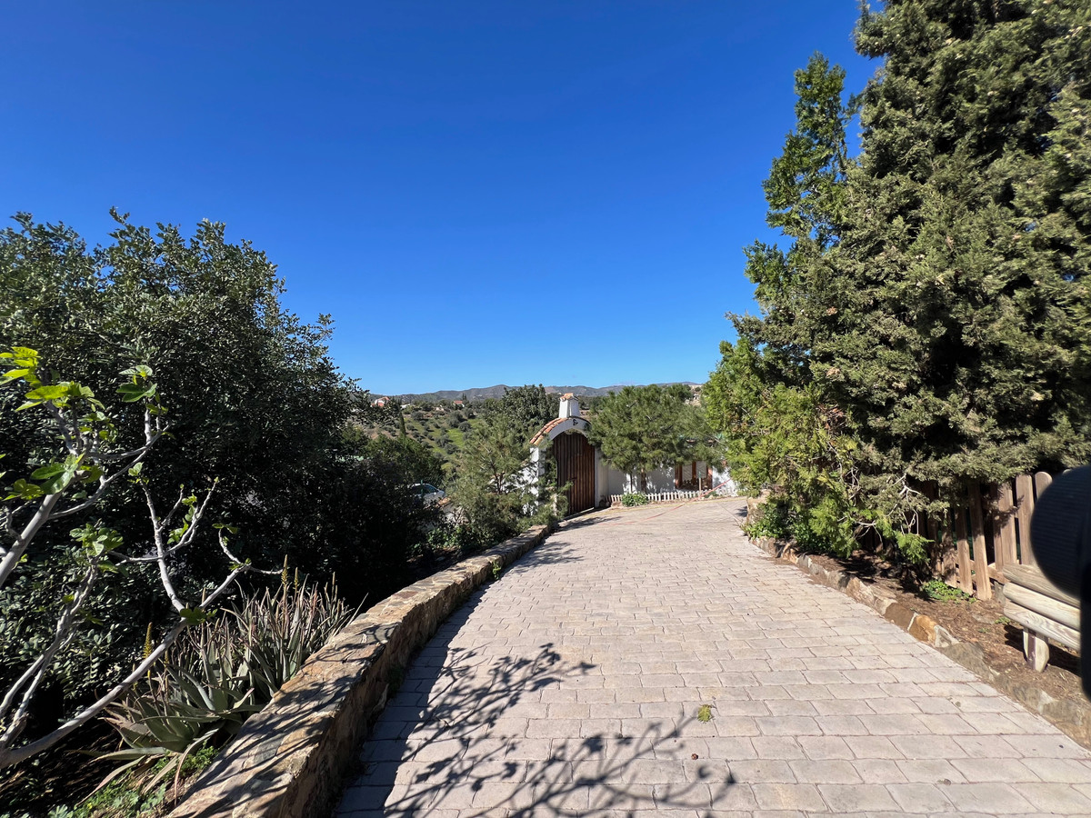 Detached Villa te koop in Almayate | 3 slaapkamers H5042497