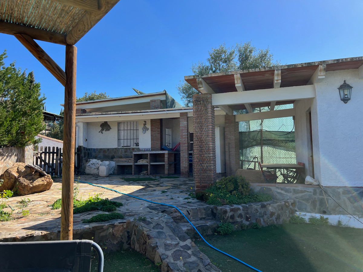 Detached Villa te koop in Almayate | 3 slaapkamers H5042497