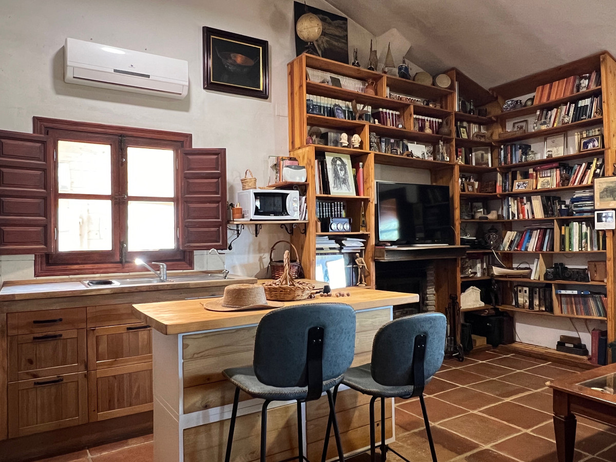 Detached Villa te koop in Almayate | 3 slaapkamers H5042497