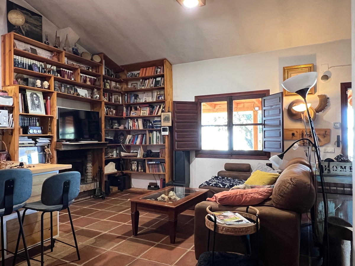 Detached Villa te koop in Almayate | 3 slaapkamers H5042497