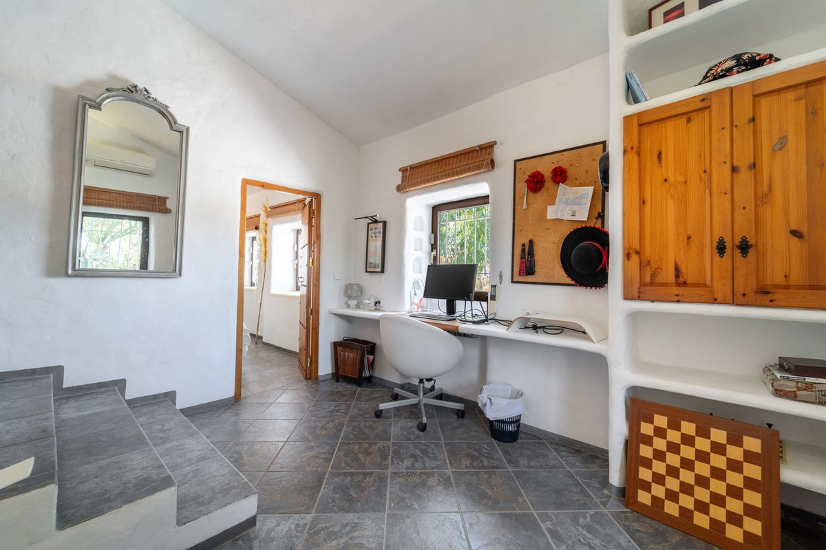 Finca - Cortijo te koop in Almayate | 5 slaapkamers H5108566