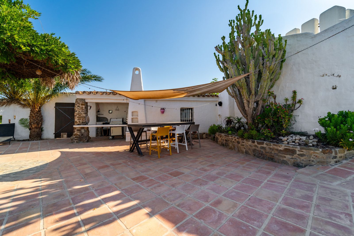 Finca - Cortijo te koop in Almayate | 5 slaapkamers H5108566