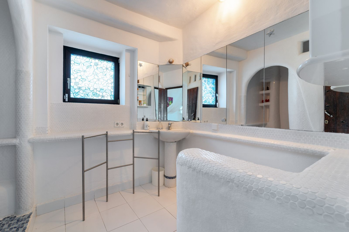 Finca - Cortijo te koop in Almayate | 5 slaapkamers H5108566