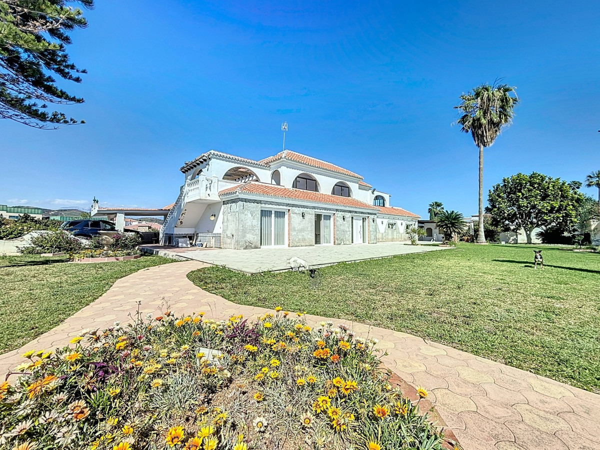 Huis te koop in Almayate | 5 slaapkamers H5155321