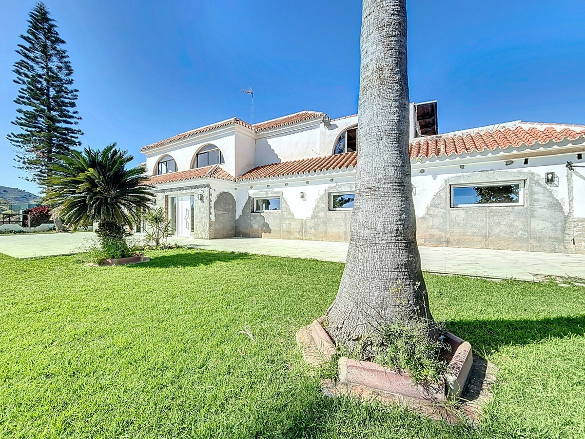 Huis te koop in Almayate | 5 slaapkamers H5155321