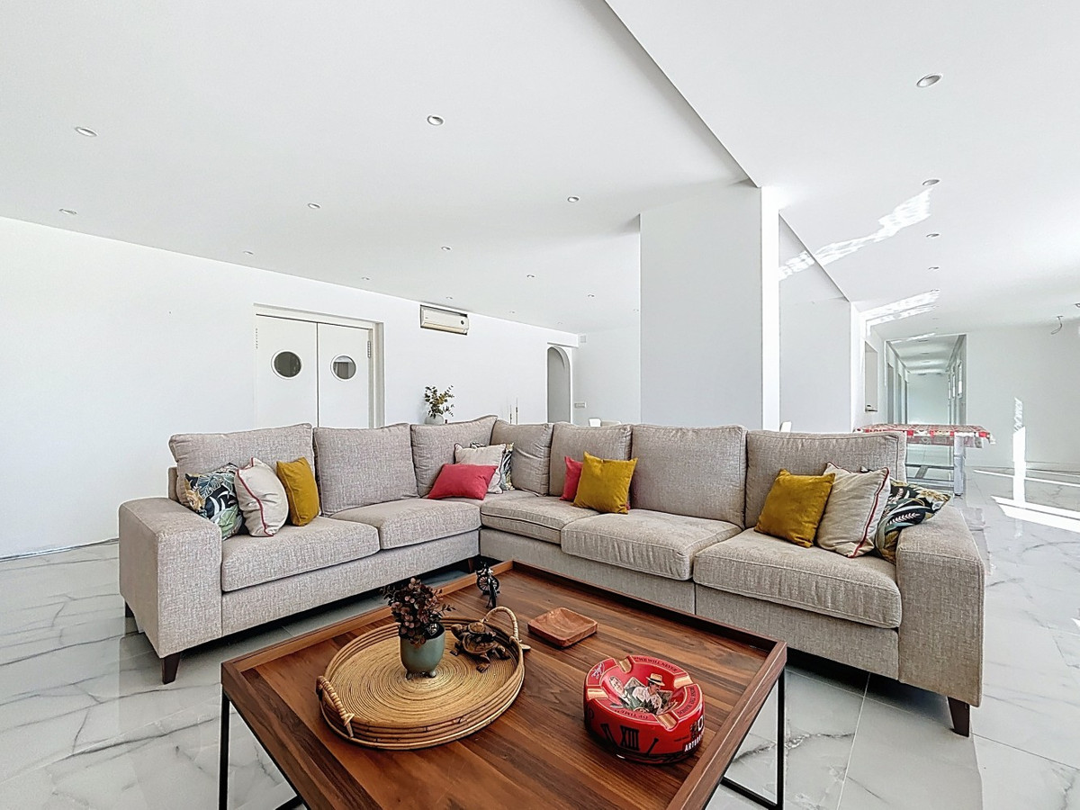 Huis te koop in Almayate | 5 slaapkamers H5155321
