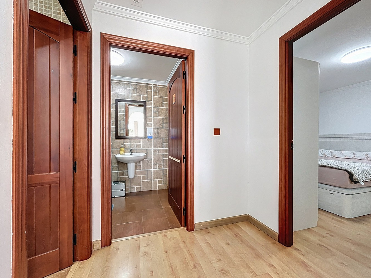 Huis te koop in Almayate | 5 slaapkamers H5155321