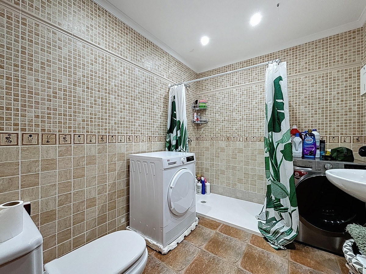 Huis te koop in Almayate | 5 slaapkamers H5155321