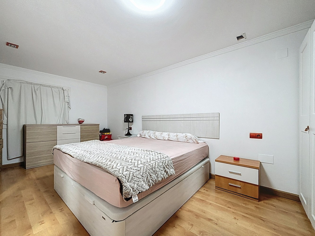 Huis te koop in Almayate | 5 slaapkamers H5155321
