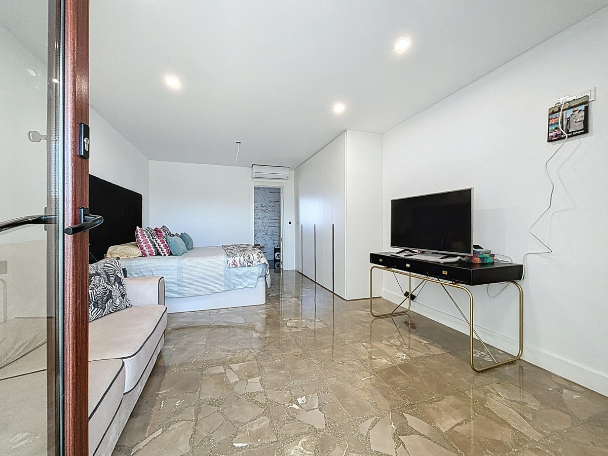 Huis te koop in Almayate | 5 slaapkamers H5155321