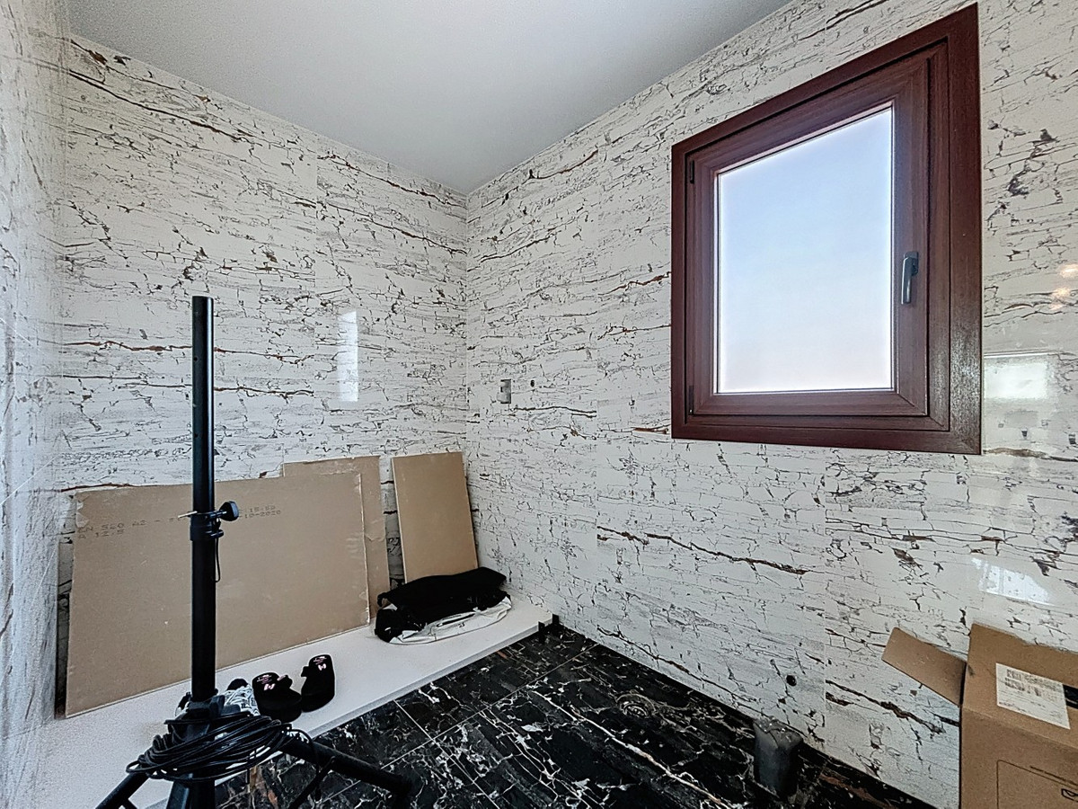 Huis te koop in Almayate | 5 slaapkamers H5155321