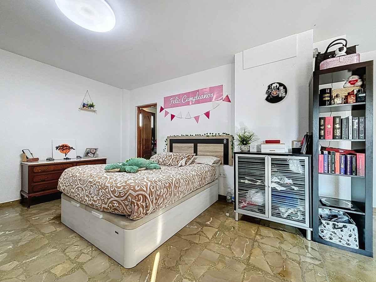 Huis te koop in Almayate | 5 slaapkamers H5155321