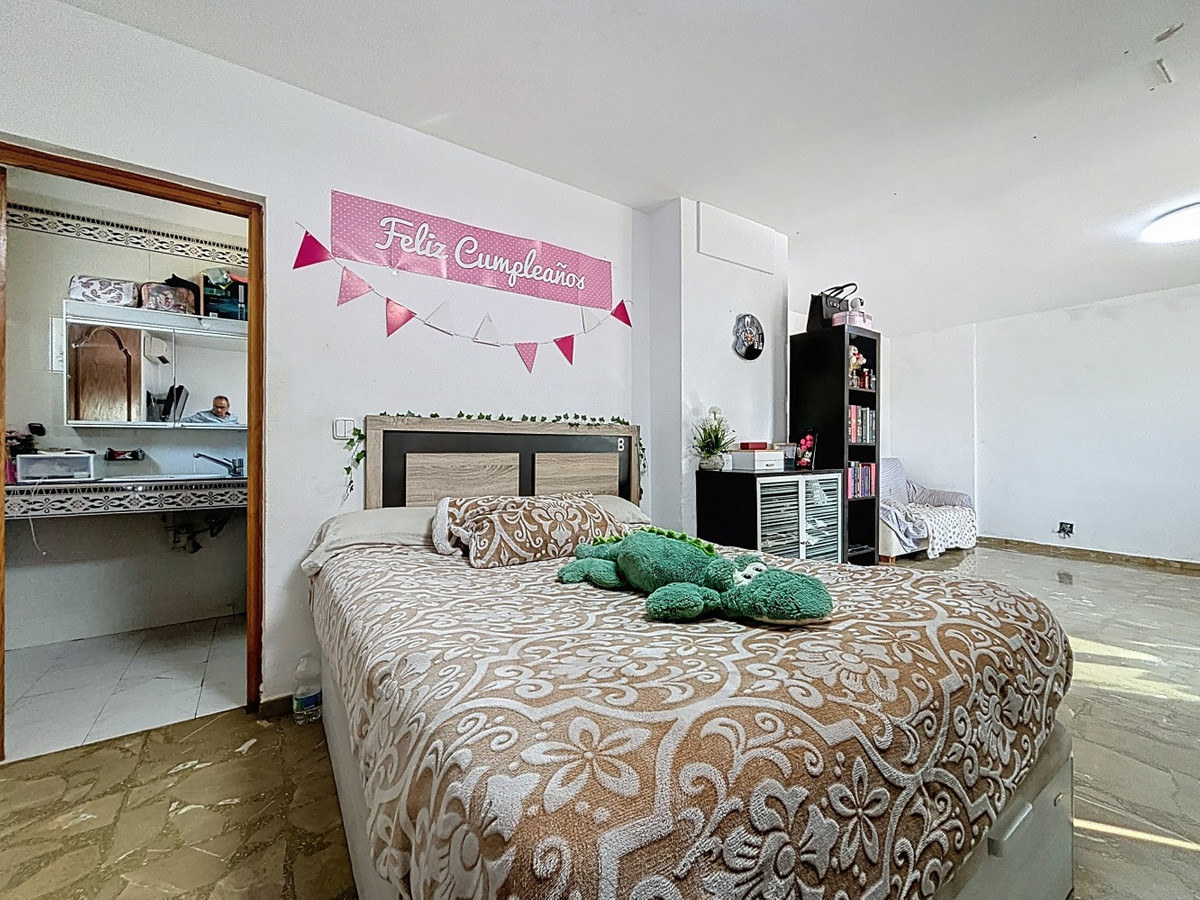 Huis te koop in Almayate | 5 slaapkamers H5155321