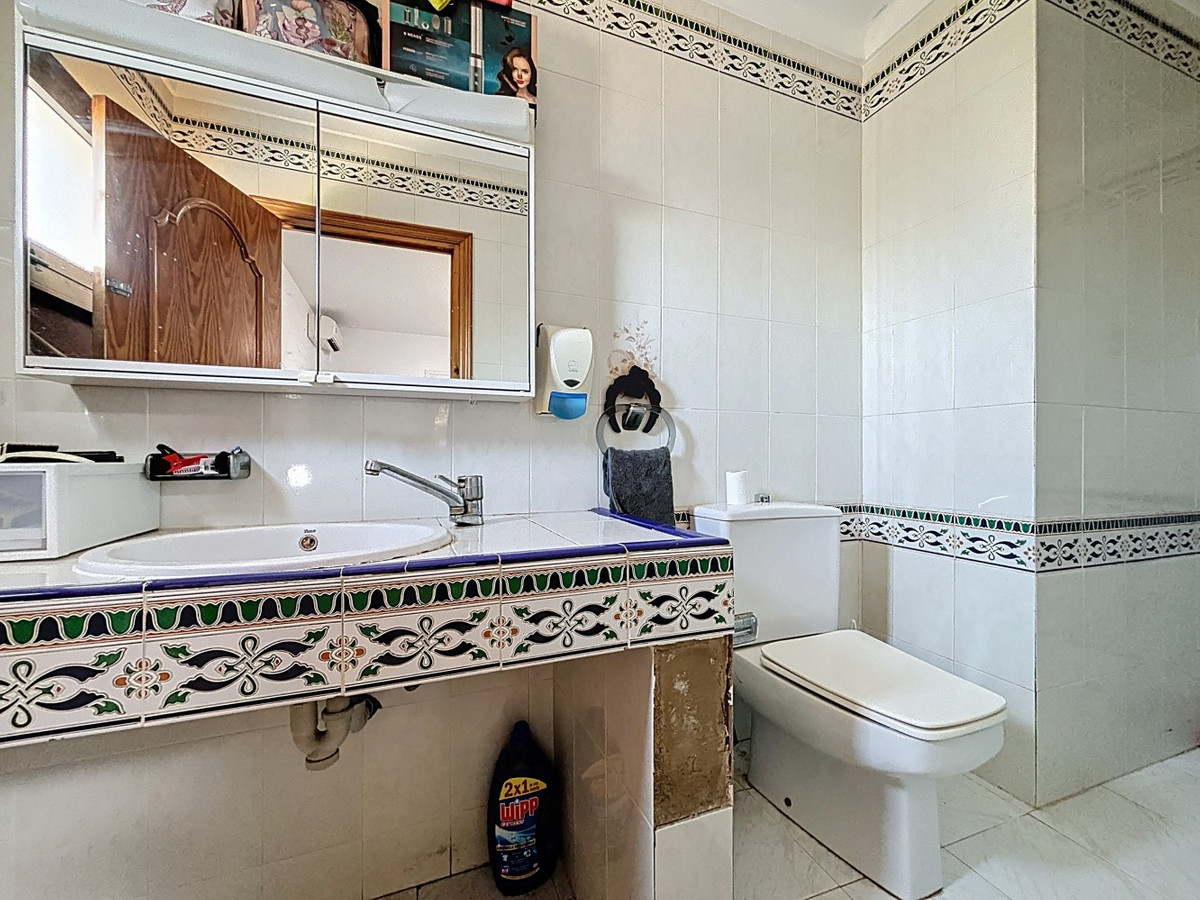 Huis te koop in Almayate | 5 slaapkamers H5155321