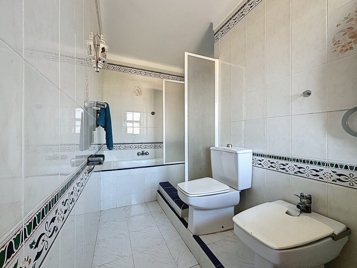 Huis te koop in Almayate | 5 slaapkamers H5155321