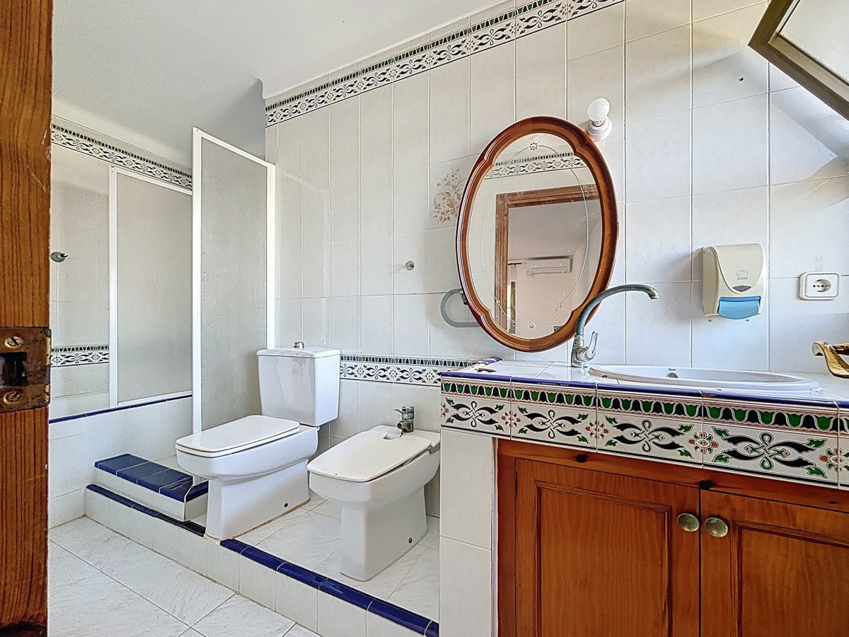 Huis te koop in Almayate | 5 slaapkamers H5155321