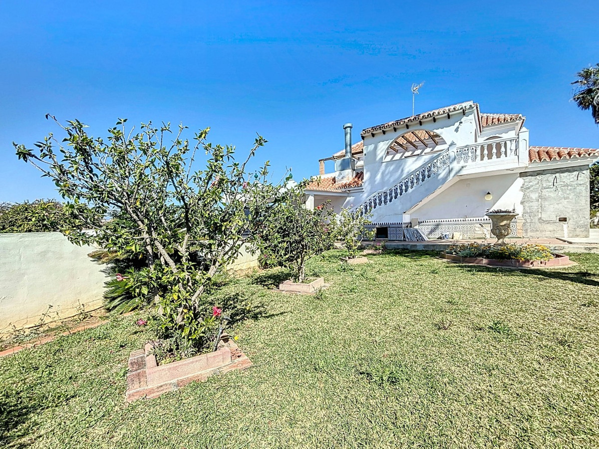 Huis te koop in Almayate | 5 slaapkamers H5155321