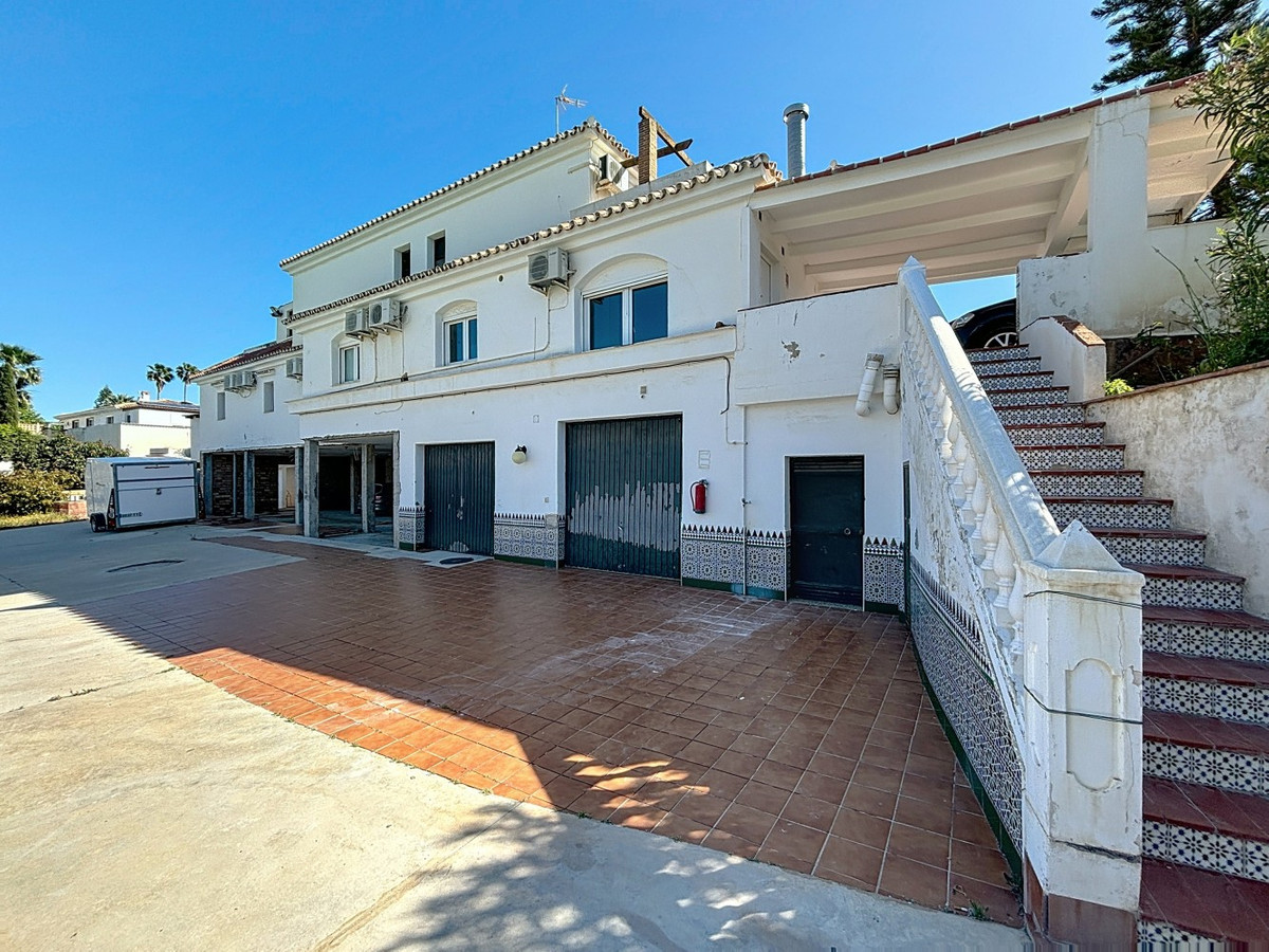 Huis te koop in Almayate | 5 slaapkamers H5155321