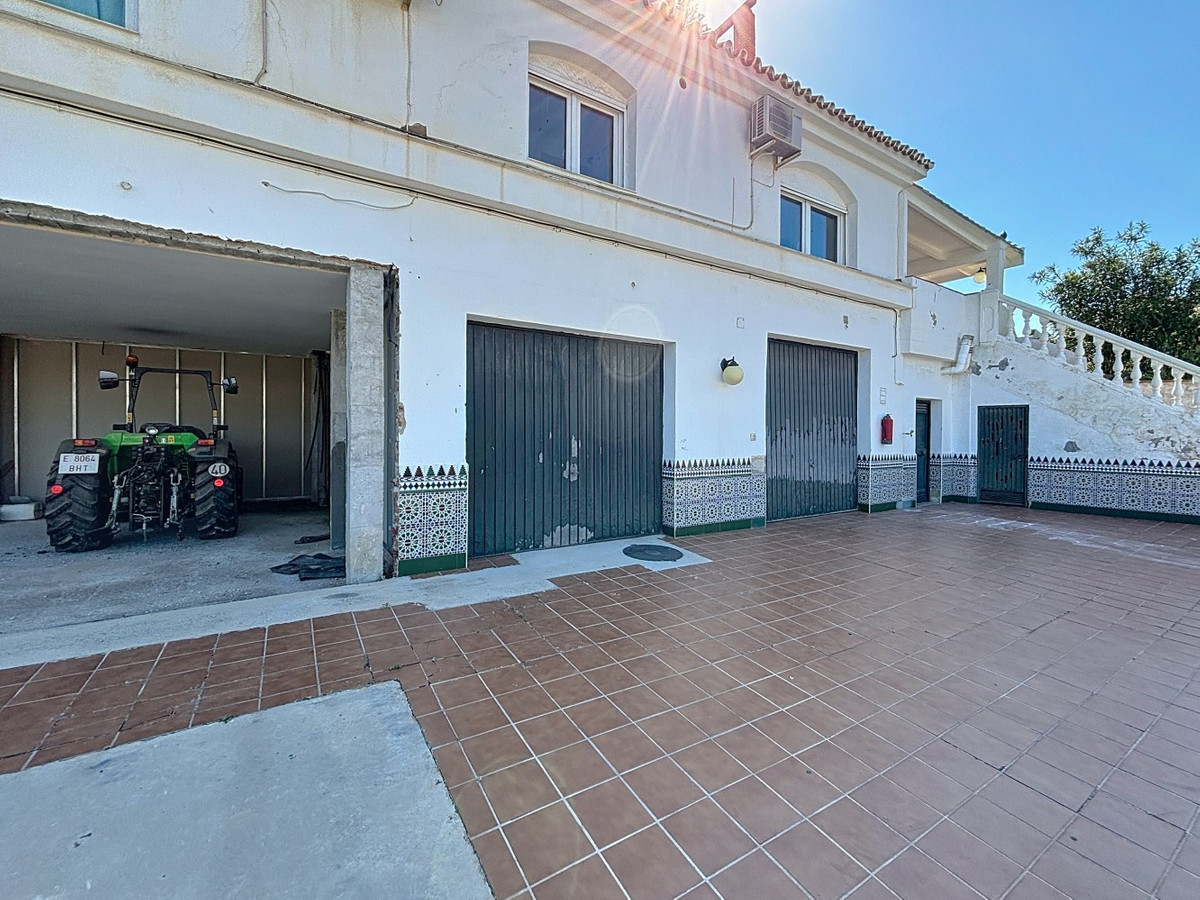 Huis te koop in Almayate | 5 slaapkamers H5155321