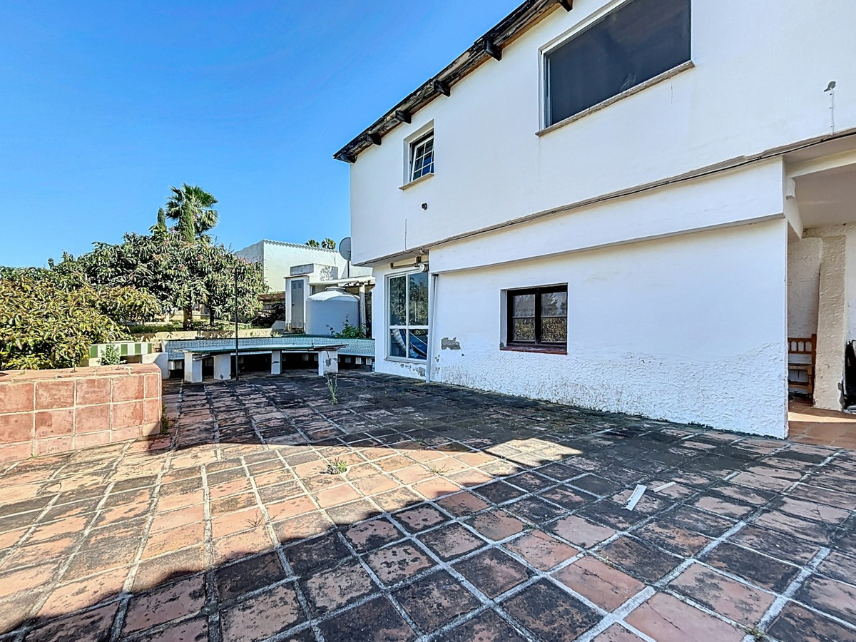 Huis te koop in Almayate | 5 slaapkamers H5155321